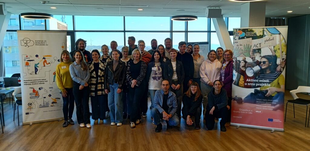 Trening aktivnosti sudjelovanja mladih – grupna fotografija